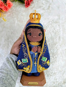 Nossa Senhora Aparecida da Proteção Divina – Amigurumi Sagrado em Crochê | Santa Arte